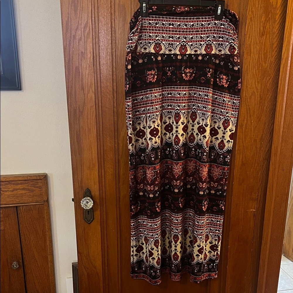 AB Studio Red and Black Patterned Maxi Skirt